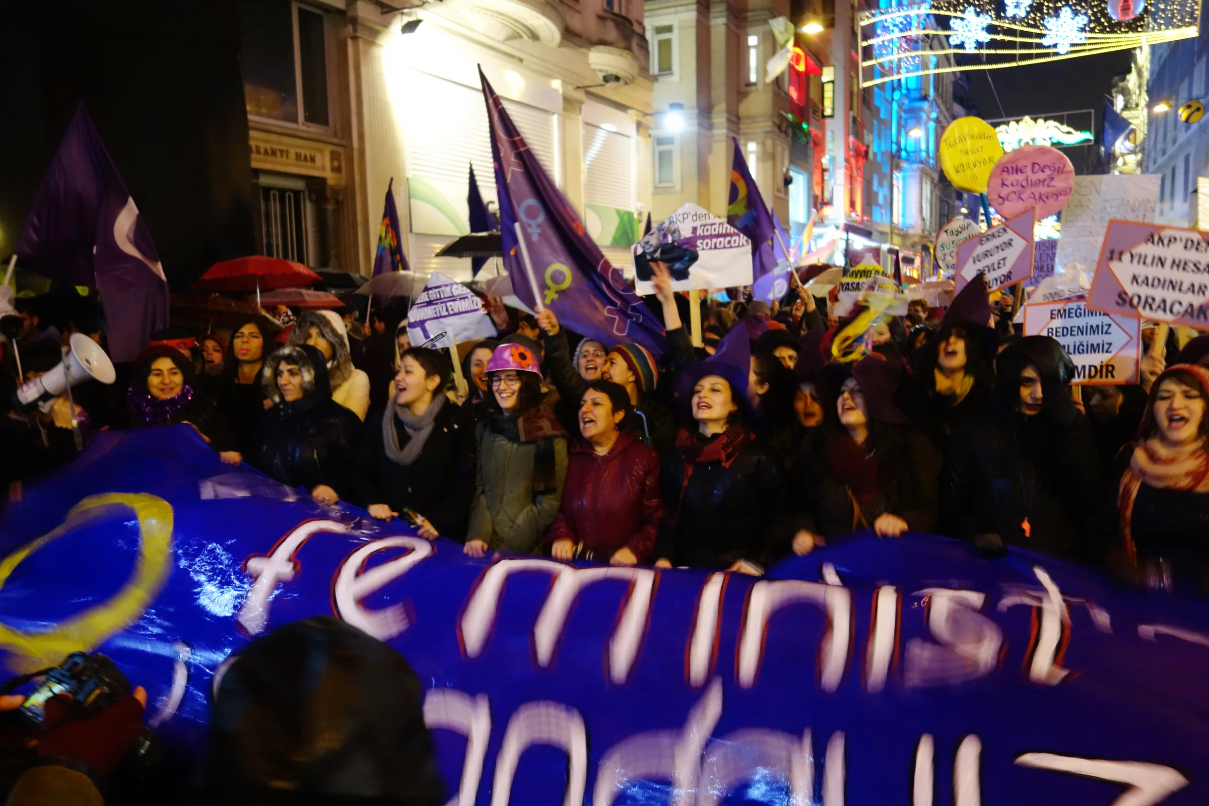 8 Mart Feminist Gece Yürüyüşü