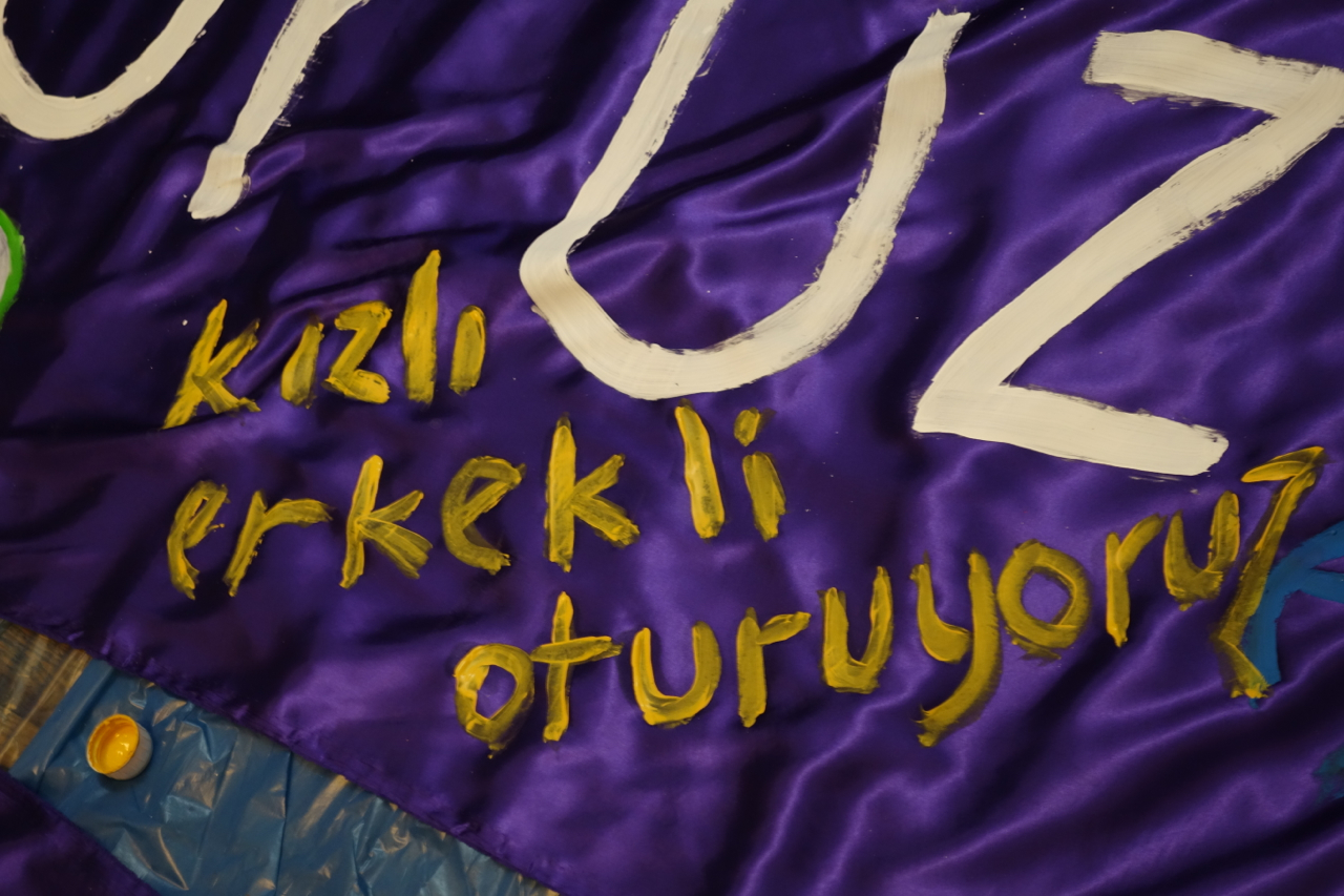 8 Mart Feminist Gece Yürüyüşü / 2015 / Mekanda Pankart Yazımı