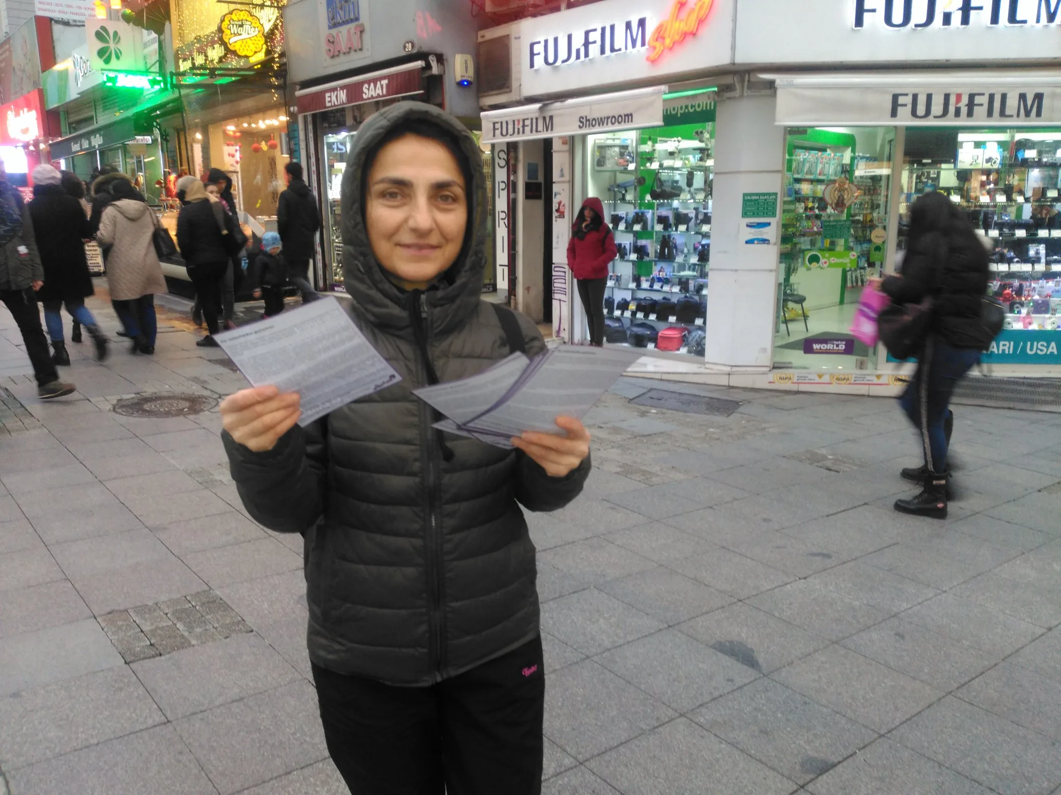 8 Mart Feminist Gece Yürüyüşü / 2018 / Kadıköy bildiri dağıtımı