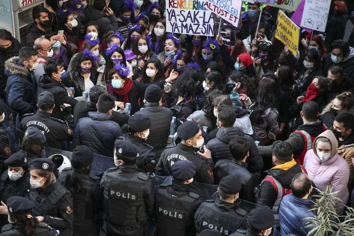 8 Mart Feminist Gece Yürüyüşü / 2021 / Foto: AP News